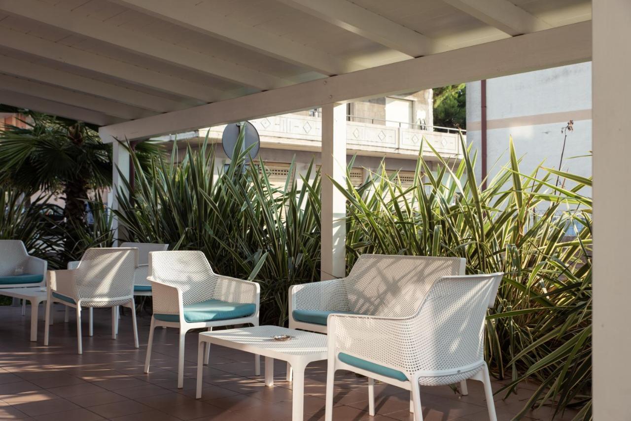 Adria Beach Hotel Alba Adriatica Exterior photo