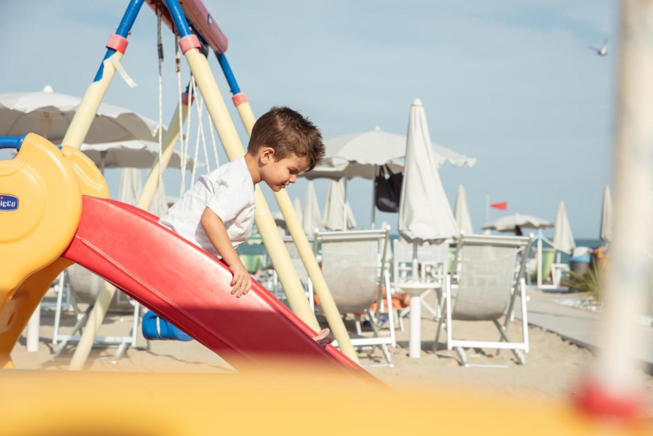 Adria Beach Hotel Alba Adriatica Exterior photo