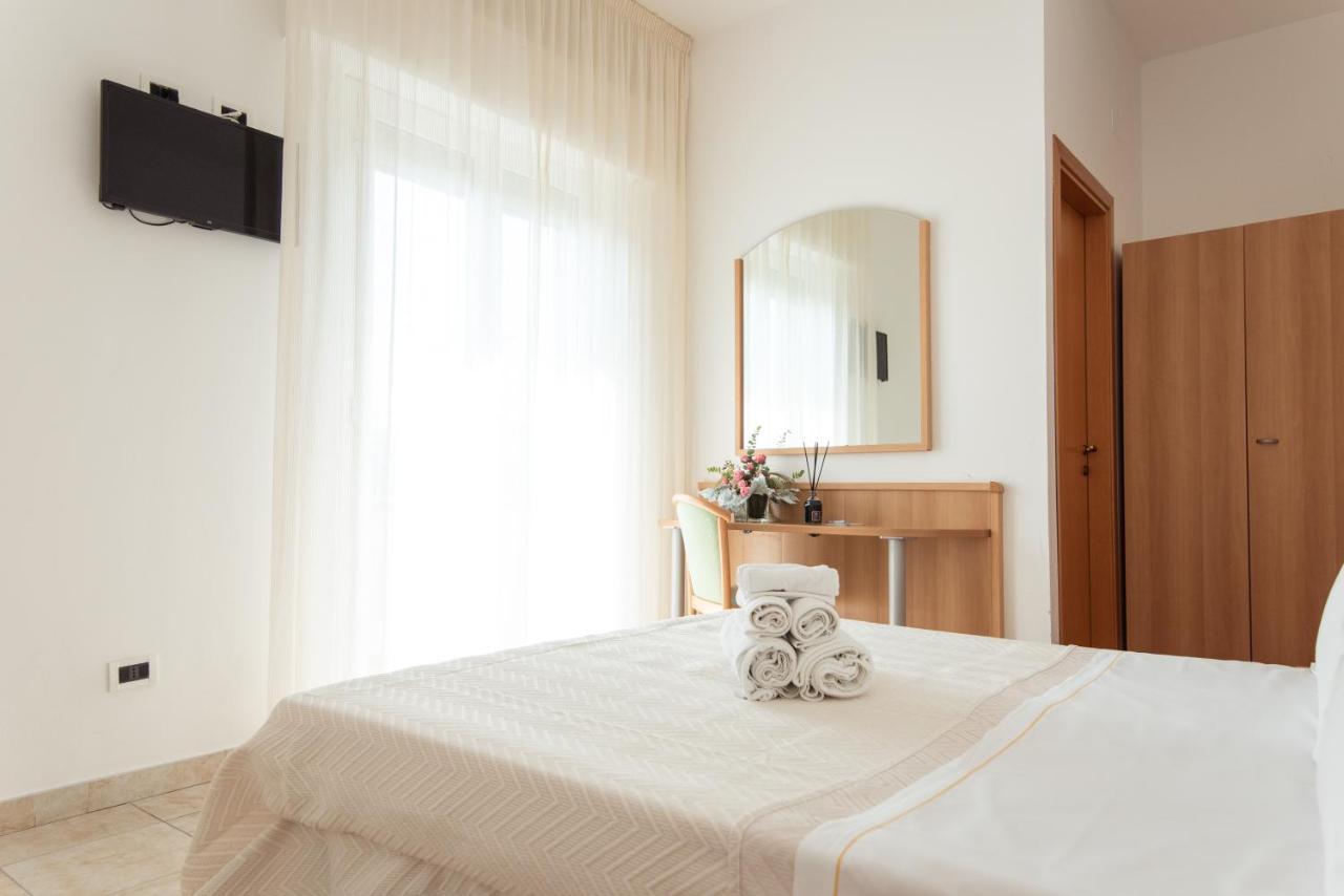 Adria Beach Hotel Alba Adriatica Exterior photo